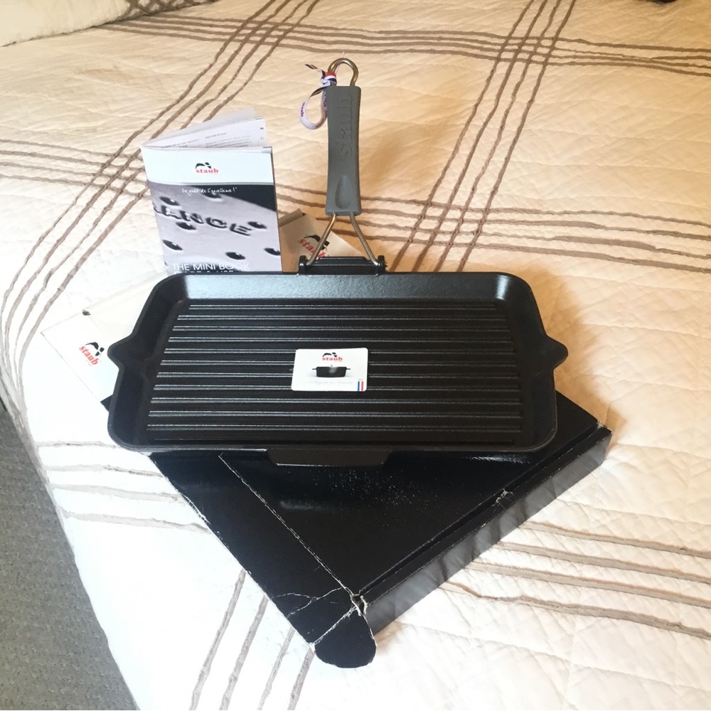 NIB STAUB Cast Iron Black Rectangular Folding Grill with Silicone Handle